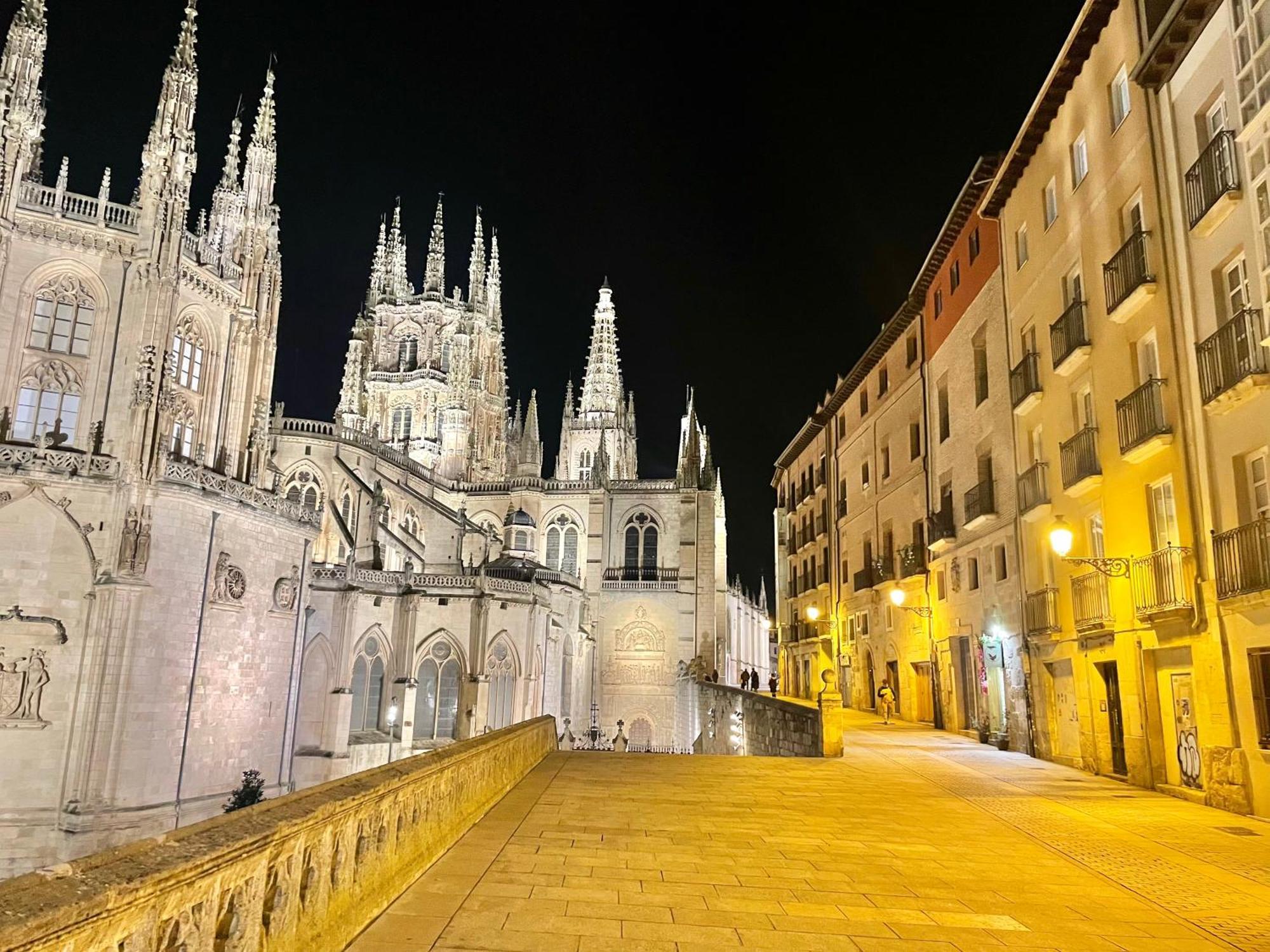 Tocando La Catedral By Exclusive Burgos Apartments Bagian luar foto